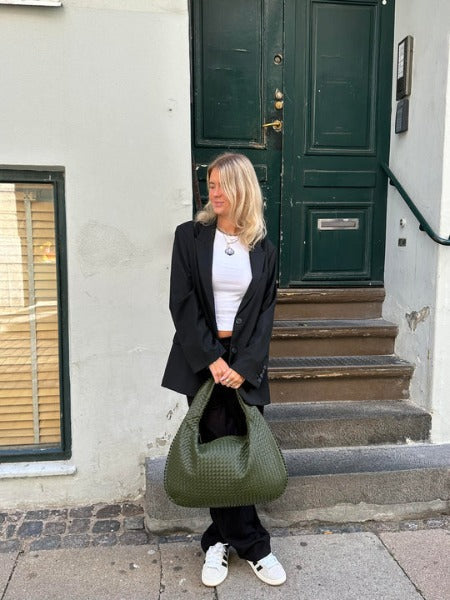 Liva | Half-moon shoulder bag