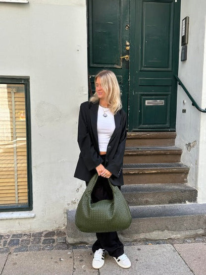 Liva | Half-moon shoulder bag