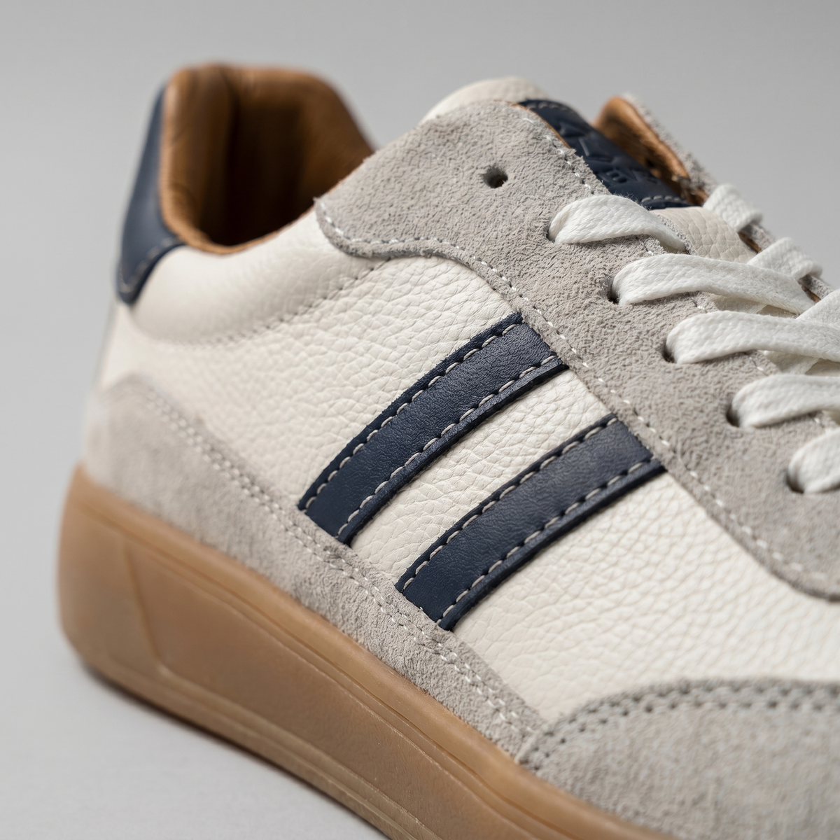 Men's Classic Retro Trainers, Lace-Up Sneakers - view 6